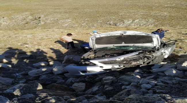 Sivas'ta iki otomobil çarpıştı: 4 yaralı