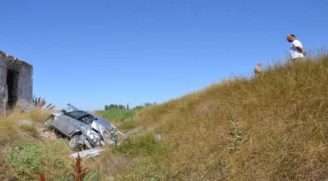 Sivas'ta otomobil şarampole devrildi: 4 yaralı
