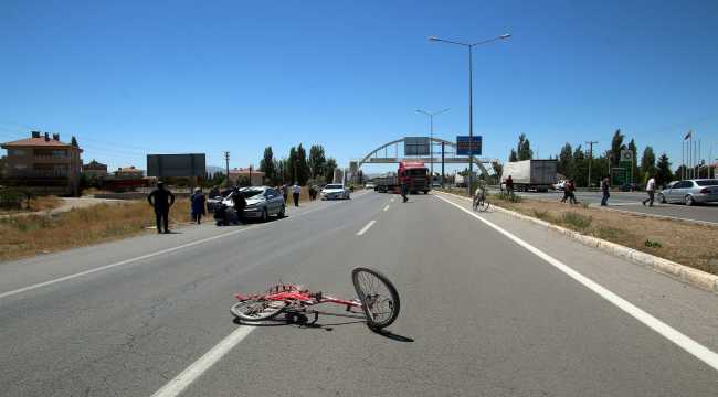 Sivas'ta otomobilin çarptığı bisiklet sürücüsü öldü