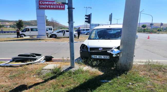 Sivas'ta trafik kazası: 4 yaralı 