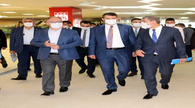 Sivas Valisi Ayhan, milli maç öncesi Yeni 4 Eylül Stadı'nı inceledi