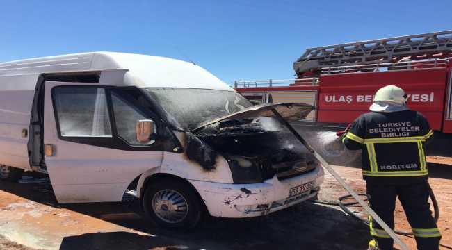Ulaş'ta park halindeki araç yandı