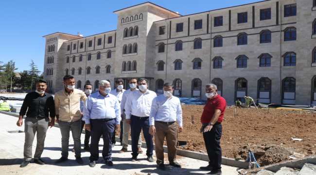 Yozgat Milletvekili Başer, inşaatı süren okulları inceledi