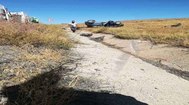 Zara'da otomobil devrildi: 4 yaralı