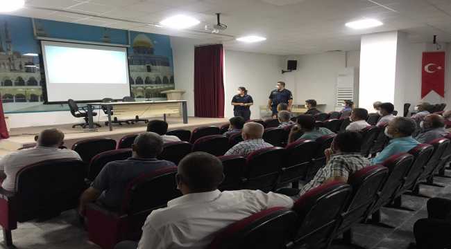 Adana'da muhtarlara kadına yönelik şiddetle mücadele eğitimi verildi