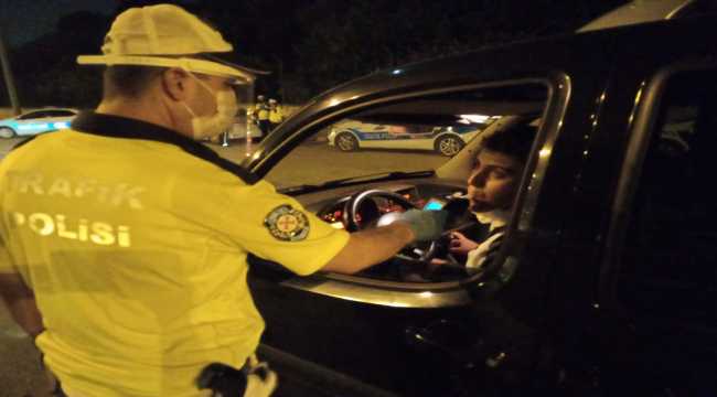 Adana'da trafik uygulamasında 90 sürücüye ceza yazıldı