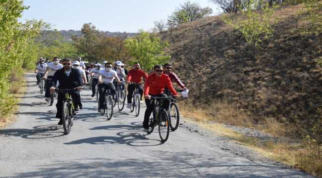 AK Parti Ankara İl Gençlik Kolları üyeleri, sağlığa pedal çevirdi