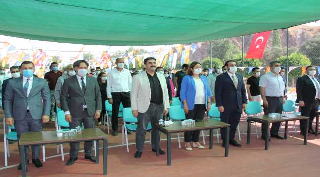 AK Parti Sivas Milletvekili Semiha Ekinci Zara'da