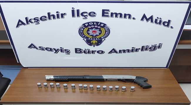 Akşehir'de şüphe üzerine durdurulan otomobilde ruhsatsız av tüfeği ele geçirildi