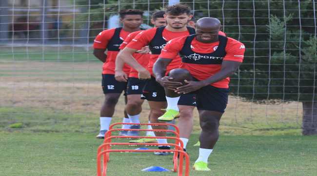 Antalyaspor, günü çift idmanla tamamladı