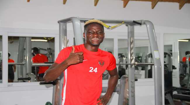 Atakaş Hatayspor'da yeni transfer Babajide David Akintola antrenmanlara başladı