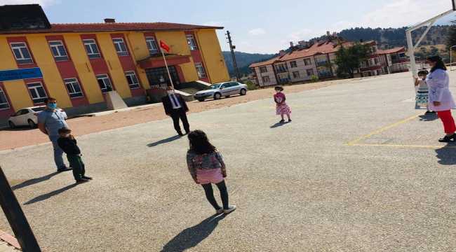 Derebucak Milli Eğitim Müdürü Akçay, açık sınıf uygulayan öğrencilerle bir araya geldi