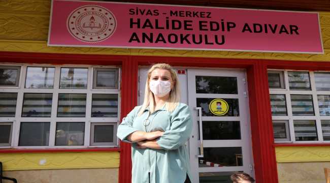 Eğitimi eğlenceli hale getiren İrem öğretmene bir ödül daha