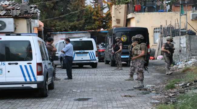 Hatay'da suç örgütlerine yönelik operasyonda 5 kişi gözaltına alındı