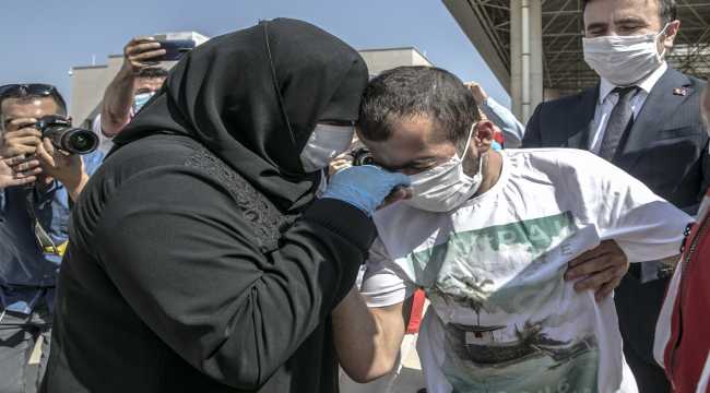 Kahramanmaraş'ta kaybolan ve Suriye'de bulunan serebral palsili genç annesine kavuştu 