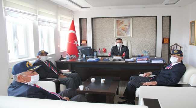 Karamanlı gazilerden Yalıhüyük Kaymakamı Şahin'e ziyaret