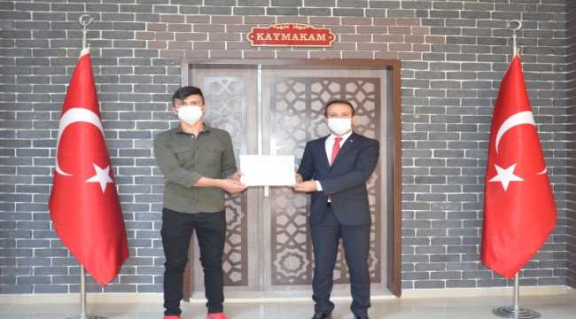 Kaymakamın maske sınavından geçen gençlere teşekkür belgesi
