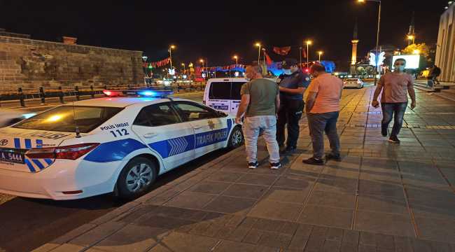 Kayseri'de maskesiz gezen kişiye para cezası uygulandı