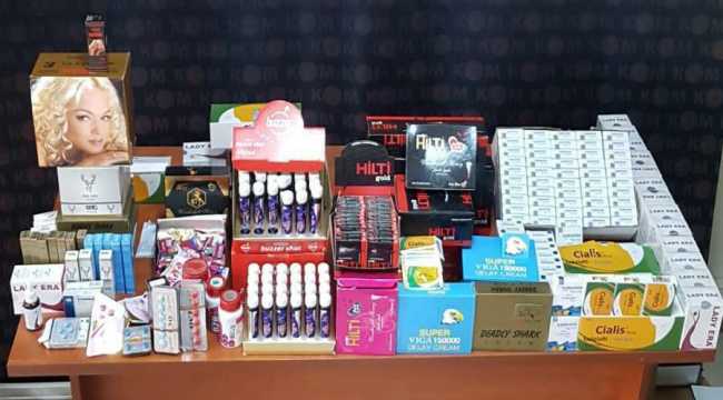 Mersin'de kaçak ürünler ele geçirilen iş yerinin sahibine gözaltı