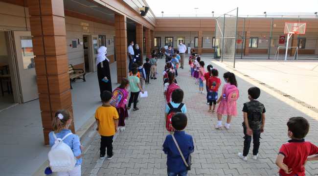 Reyhanlı Eğitim Köyü'nde yüz yüze eğitim başladı