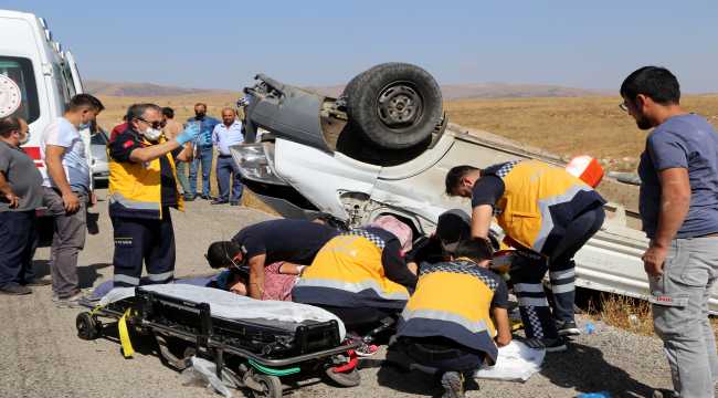 Sivas'ta kamyonet devrildi: 1 ölü, 1 yaralı 
