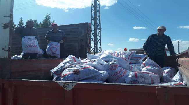 Ulaş'ta ihtiyaç sahiplerine kömür yardımı yapılıyor 