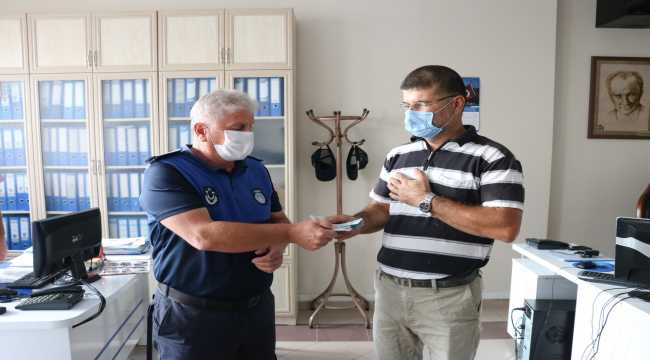 Yolda bulduğu 5 bin lirayı zabıta ekiplerine teslim etti