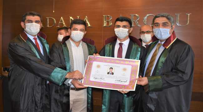 Adana Barosu’nda 16 yeni avukat törenle ruhsat aldı
