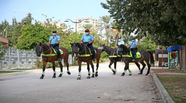 Adana'da atlı polis birliği göreve başladı