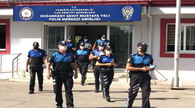 Adana'da polis, Kovid-19 ile çeşitli suçlarla ilgili vatandaşı bilgilendirdi