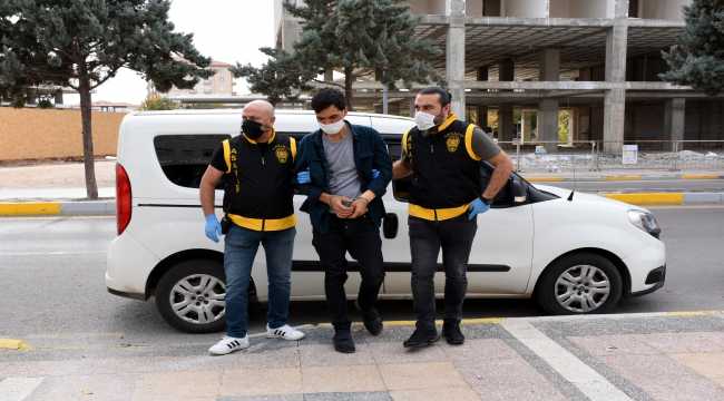 Aksaray'da babasını öldüren zihinsel engelli genç, adliyeye sevk edildi