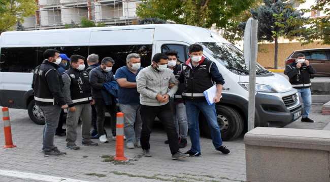 Aksaray merkezli FETÖ operasyonunda gözaltına alınan 17 şüpheli adliyede