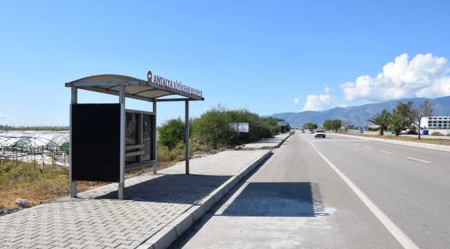 Antalya'da bir kadının kuvvetli rüzgarda sığındığı durağın devrilmesiyle ölümüne soruşturma