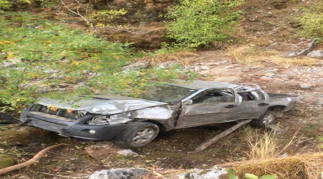 Antalya'da araç şarampole yuvarlandı 1 öldü, 1 yaralandı