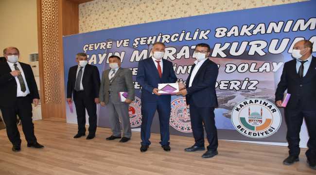 Bakan Kurum'un katkıları ile alınan tabletler, Karapınar'da okul müdürlerine teslim edildi