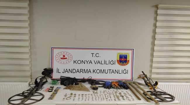 Beyşehir Gölü'ndeki adada izinsiz kazı yaptıkları iddiasıyla 3 kişi yakalandı