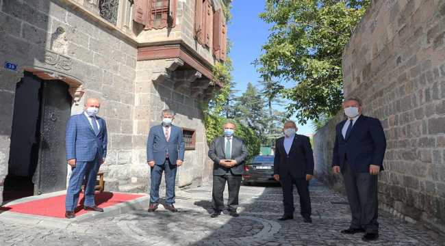 Büyükşehir Belediye Başkan Büyükkılıç, belediye başkanlarıyla bir araya geldi