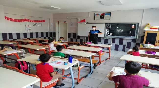 Düziçi'nde polislerden öğrencilere Kovid-19 bilgilendirmesi