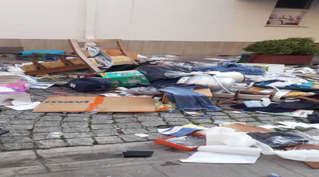 Eskişehir'de evindeki eşyaları sokağa atan kişi tedavi altına alındı
