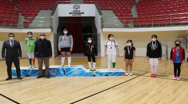 Eskrimde 10-12-14 Yaş Altı Epe Açık Turnuvası, Konya'da devam ediyor