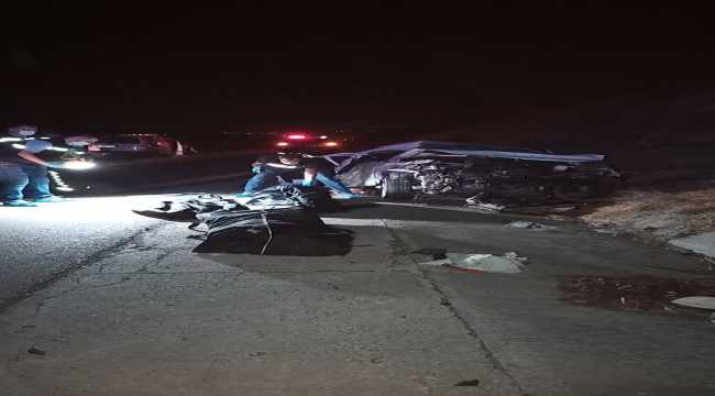 Hafif ticari araç ile otomobil çarpıştı: 4 ölü, 4 yaralı