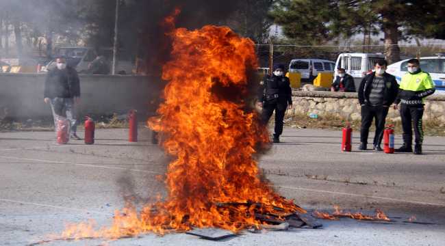 Hafik'te emniyet personeli yangın tatbikatı yaptı 