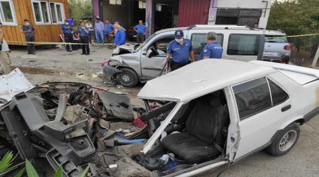 Hatay'da hafif ticari araç ile otomobil çarpıştı: 8 yaralı