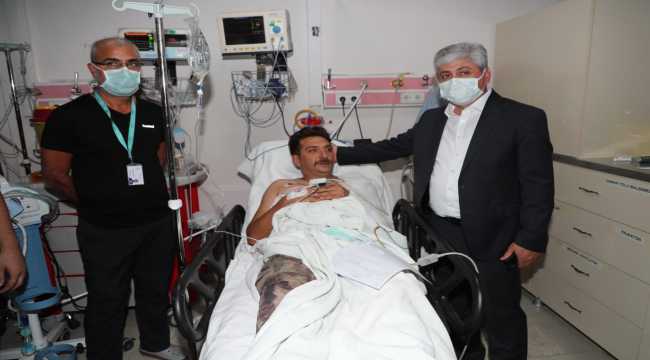 Hatay Valisi yaralananları hastanede ziyaret etti