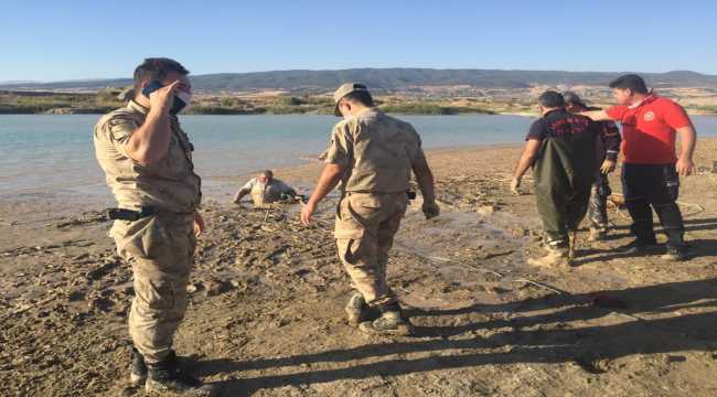 Kahramanmaraş'ta bataklığa saplanan kişi kurtarıldı 