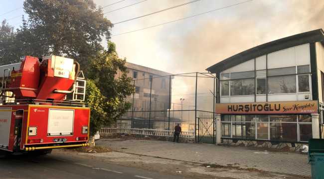 Kahramanmaraş'ta fabrikada çıkan yangına müdahale ediliyor