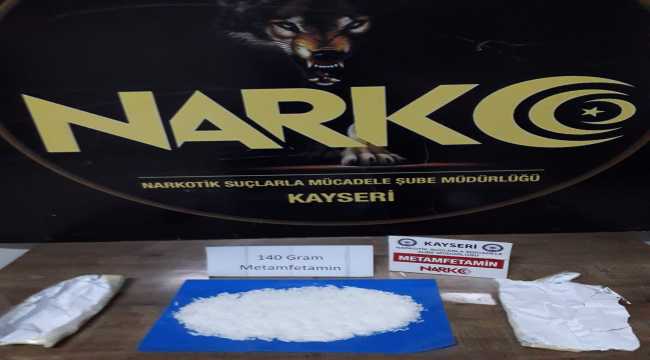 Kayseri'de vücuduna sardığı uyuşturucuyla yakalanan zanlı gözaltına alındı