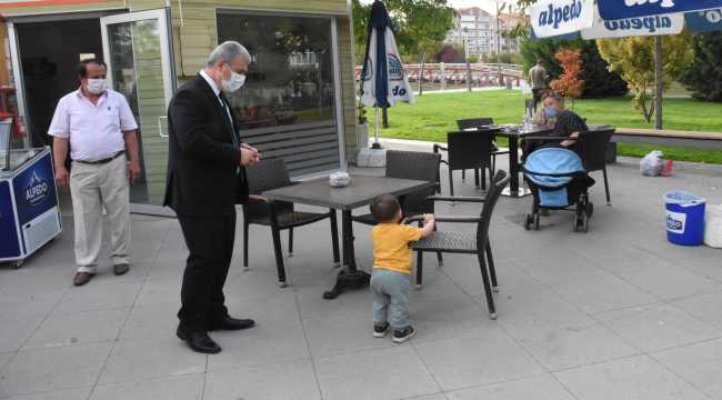 Kırşehir'de park ve kafelerde Kovid-19 tedbirleri denetimi yapıldı