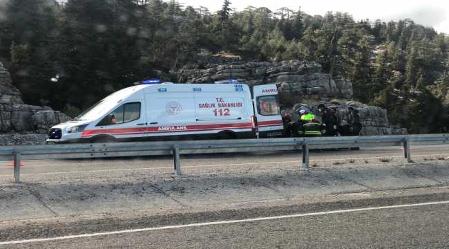 Konya'da kız istemeye gidenleri taşıyan minibüs devrildi: 13 yaralı