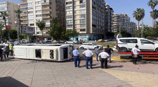 Mersin'de devrilen minibüsteki 3 yolcu yaralandı